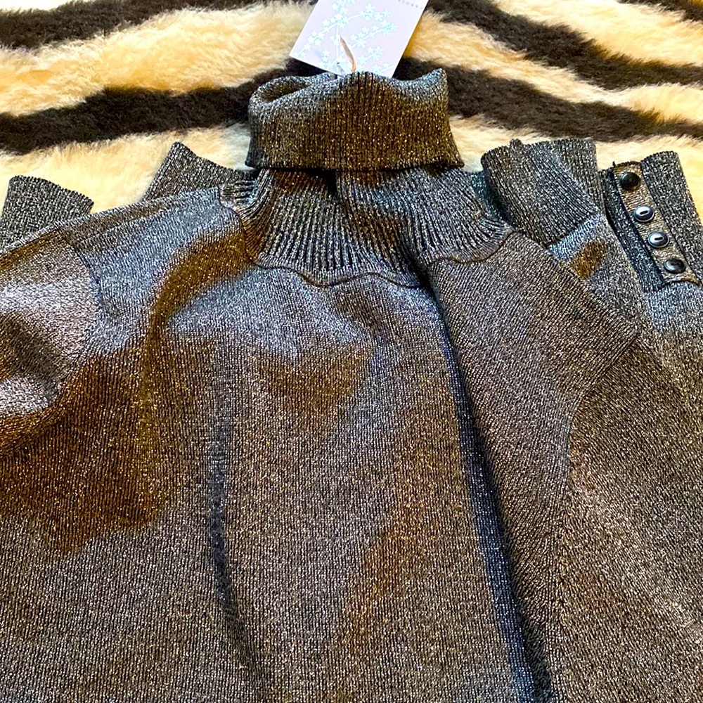 Ladies turtle neck sweater size M